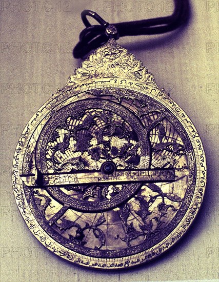 ASTROLABIO MUSULMAN
LONDRES, MUSEO VICTORIA ALBERTO
INGLATERRA