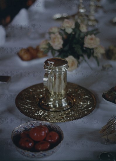 INTERIOR-SERVICIO DE MESA DE BRONCE DORADO-PLATO REPUJADO CON JARRA
BATH, COUNTRY/CASA SEÑORIAL
INGLATERRA

This image is not downloadable. Contact us for the high res.