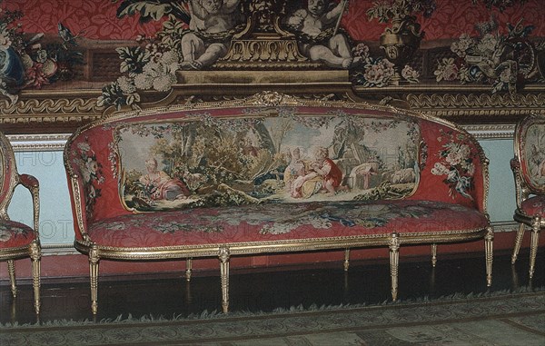 INTERIOR-SOFA LUIS XVI CON TAPICERIA DE LA MANUFACTURA DE GOBELINOS
LONDRES, OSTELEY PARK/ COUNTRY
INGLATERRA

This image is not downloadable. Contact us for the high res.