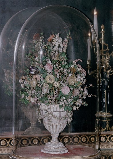 FLORERO DE PORCELANA BAJO TULIPA DE CRISTAL
LONDRES, OSTELEY PARK/ COUNTRY
INGLATERRA

This image is not downloadable. Contact us for the high res.