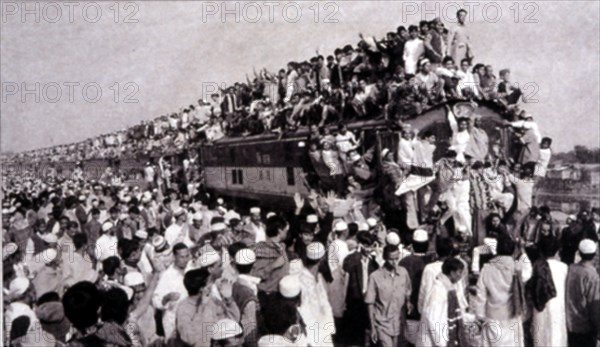 TREN LLENO DE PEREGRINOS VOLVIENDO DE UNO DE LOS ENCUENTROS ANUALES DE MUSULMANES
DHAKA, EXTERIOR
BANGLADESH