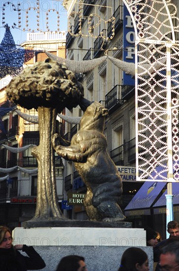 NAVARRO SANTAFE ANTONIO 1906/83
N- ESCULTURA DEL OSO Y MADROÑO EMBLEMA DE LA CIUDAD DE MADRID - 1967
MADRID, PUERTA DEL SOL
MADRID