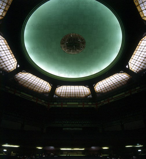 INTERIOR-GRAN TEATRO DE 12000 METROS CUADRADOS CON CAPACIDAD 5000 PERSONAS
CANTON/GUANGZHOU, PABELLON SUN YATSEN
CHINA