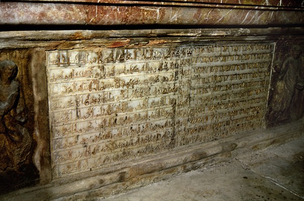 SEPULCRO DE FERNANDO III EL SANTO - EPITAFIO GRABADO EN ARABE Y HEBREO - S XIII
SEVILLA, CATEDRAL
SEVILLA