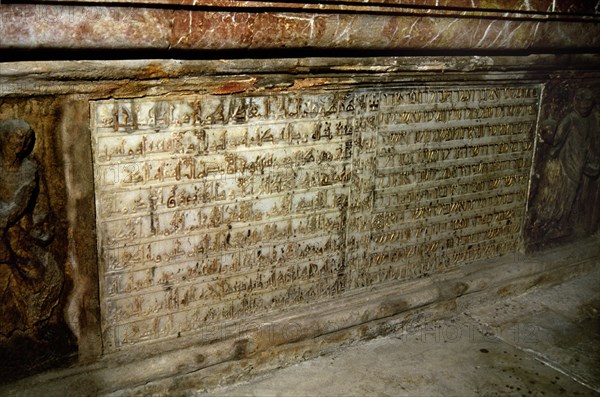 SEPULCRO DE FERNANDO III EL SANTO - EPITAFIO GRABADO EN ARABE Y HEBREO - S XIII
SEVILLA, CATEDRAL
SEVILLA