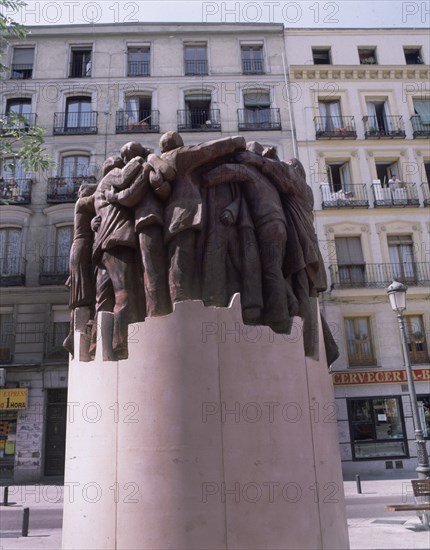 GENOVES JUAN 1930-
EL ABRAZO - 2003 - HOMENAJE A LOS ABOGADOS ASESINADOS EN ATOCHA 55 EL 24 DE ENERO DE 1977
MADRID, PLAZA DE ANTON MARTIN
MADRID
This image is not downloadable. Contact us for the high res.