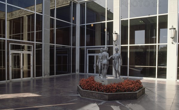 EXT-ESCUELA DE BELLAS ARTES-AIGUR H.MEADOWS-ESCULTURA
DALLAS-TEXAS, ESCUELA ARTE MEADOWS/U SOUTHER
EEUU
This image is not downloadable. Contact us for the high res.
