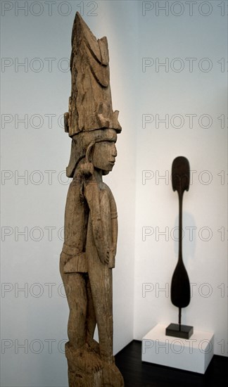 POSTE DE LA CASA DE LOS ANTEPASADOS-MELANESIA/ISLAS SALOMON-S XIX-MADERA-ARTE TRIBAL
HOUSTON-TEXAS, MENIL COLECCION
EEUU