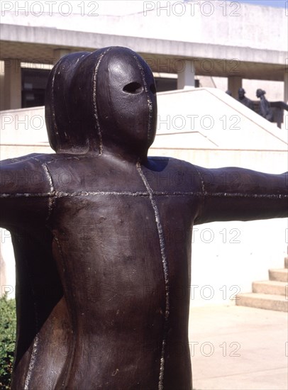 GORMLEY ANTONY
ESCULTURA S XX-HOMBRE DE HIERRO
FORT WORTH-TEXAS, MUSEO DE ARTE MODERNO
EEUU