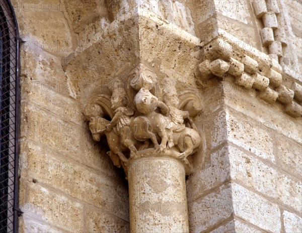EXTERIOR - CAPITEL CON LA REPRESENTACION DE DOS JINETES - S XI - ROMANICO ESPAÑOL
FROMISTA, IGLESIA DE SAN MARTIN
PALENCIA