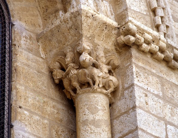 EXTERIOR - CAPITEL CON LA REPRESENTACION DE DOS JINETES - S XI - ROMANICO ESPAÑOL
FROMISTA, IGLESIA DE SAN MARTIN
PALENCIA

This image is not downloadable. Contact us for the high res.