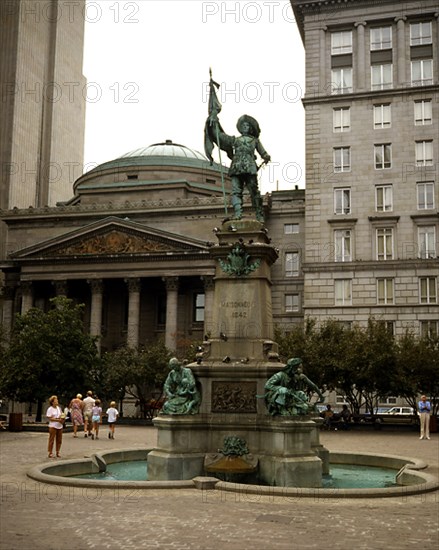 HEBERT LUIS FELIPE
PLAZA DE ARMAS-MONUMENTO A PAUL DE CHOMEDEY-SR DE MAISONNEUVE-1895-FUNDADOR DE MONTREAL
MONTREAL, EXTERIOR
CANADA