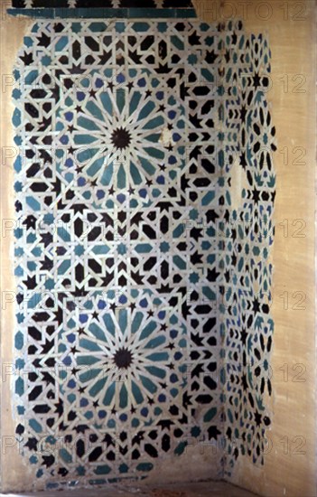 ALICATADO DE CERAMICA NAZARI- LACERIAS GEOMETRICAS-S XIV
GRANADA, ALHAMBRA
GRANADA