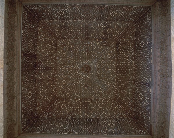 TORRE-ARTESONADO DE MADERA DE CEDRO-TARACEA-105 ESTRELLAS-ARTE NAZARI-PERIODO MUHAMAD V-S XIV
GRANADA, ALHAMBRA-PALACIO DE COMARES
GRANADA