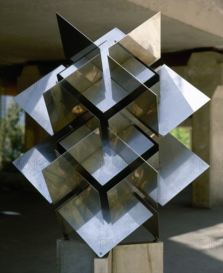 SOBRINO FRANCISCO 1932/
ESTRUCTURA PERMUTACIONAL - 1972 - ACERO INOXIDABLE - 180x150x150
MADRID, MUSEO AL AIRE LIBRE DE LA CASTELLANA
MADRID