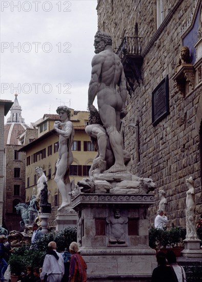 COPIA DEL DAVID DE MIGUEL ANGEL (1504) Y HERCULES Y CACO DE BANDINELLI (1534)- PLAZA DE LA SEÑORIA
FLORENCIA, EXTERIOR
ITALIA

This image is not downloadable. Contact us for the high res.