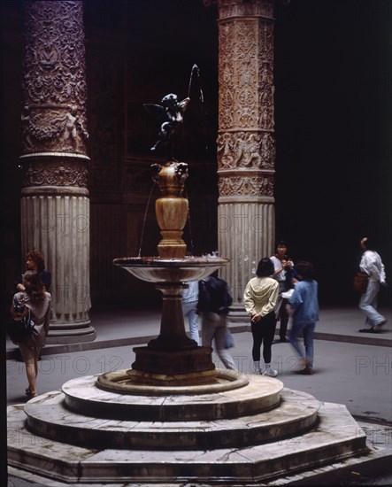 FUENTE DEL PATIO
FLORENCIA, GALERIA DE LOS UFFIZI
ITALIA