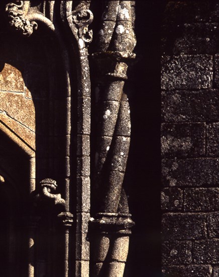 DETALLE DE LA DECORACION DE LA PORTADA PRINCIPAL - S XVI - ESTILO MANUELINO
GUARDA, CATEDRAL
PORTUGAL