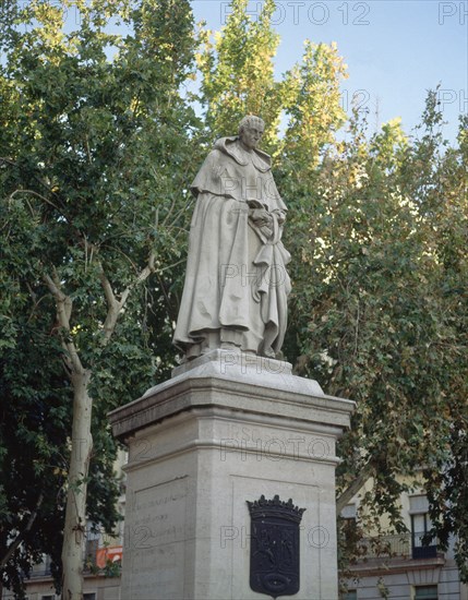 ESTATUA DE TIRSO DE MOLINA (1579/1648) DRAMATURGO ESPAÑOL DEL SIGLO DE ORO
MADRID, PLAZA DE TIRSO DE MOLINA
MADRID