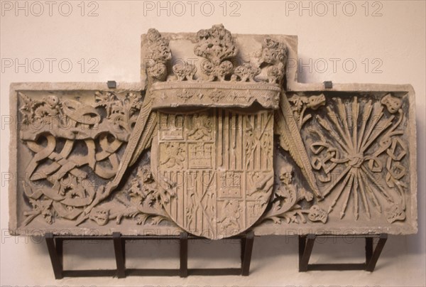 ESCUDO DE LOS REYES CATOLICOS - ALTORRELIEVE - S XV
SALAMANCA, MUSEO BELLAS ARTES - PALACIO ABARCA
SALAMANCA