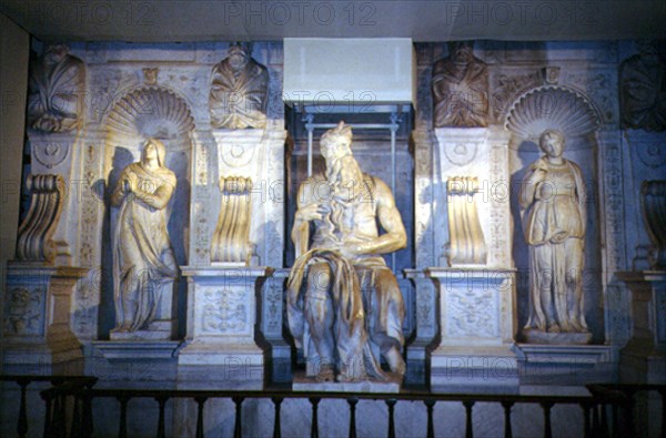 MIGUEL ANGEL 1475-1564
MOISES- ESCULTURA CENTRAL DE LA TUMBA DEL PAPA JULIO II REALIZADA ENTRE 1513 Y 1515
ROMA, IGLESIA DE SAN PEDRO VINCOLA
ITALIA