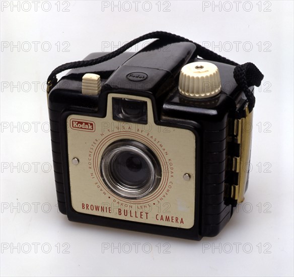 CAMARA FOTOGRAFICA BROWNIE BULLET
MADRID, COLECCION PARTICULAR
MADRID
This image is not downloadable. Contact us for the high res.