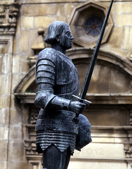 ESTATUA DEL PRIMER DUQUE DE BRAGANZA EN LA PLAZA DE CAMOES
CHAVES, EXTERIOR
PORTUGAL