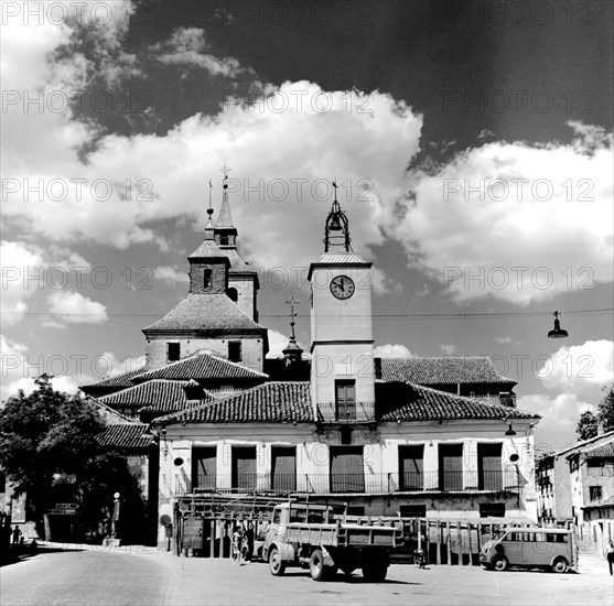 ANTIGUO AYUNTAMIENTO DE ARGANDA DEL REY - IGLESIA DE SAN JUAN BAUTISTA DETRAS- AÑOS 50 - ByN 40600
ARGANDA, AYUNTAMIENTO ANTIGUO
MADRID