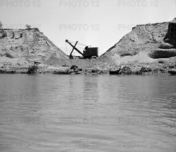 EXCAVADORA EN LA CANTERA - RIO JARAMA - AÑOS 60 - ByN
ARGANDA, EXTERIOR
MADRID

This image is not downloadable. Contact us for the high res.