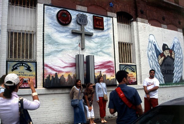 BRONX - PINTURA MURAL HOMENAJE A JOHN KE EN LAS TORRES GEMELAS - 2001
NUEVA YORK, EXTERIOR
EEUU

This image is not downloadable. Contact us for the high res.