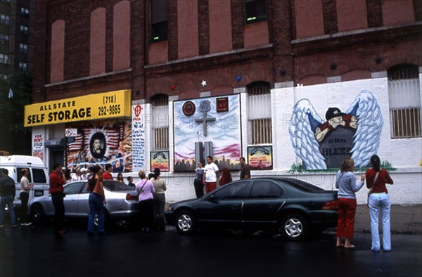 BRONX - PINTURA MURAL HOMENAJE A LOS CAIDOS EN LAS TORRES GEMELAS - 2001
NUEVA YORK, EXTERIOR
EEUU