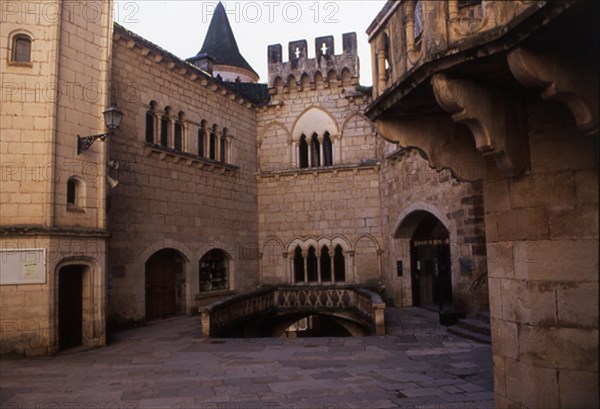 ENTRADA SUR DE LA PLAZA DE LAS CAPILLAS
ROCAMADOUR, EXTERIOR
FRANCIA