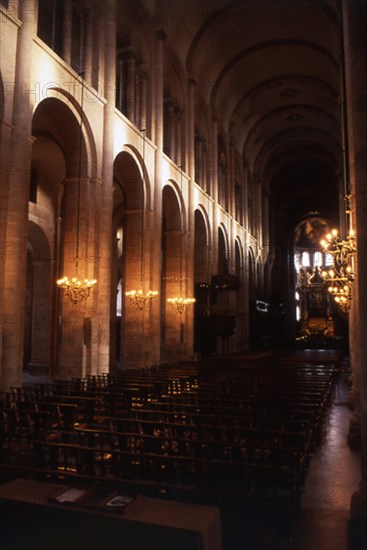 NAVE CENTRAL DE LA BASILICA ROMANICA COMENZADA EN EL S XI Y RESTAURADA POR VIOLLET LE DUC
TOULOUSE, BASILICA DE SAINT SERNIN
FRANCIA