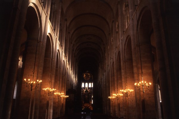 NAVE CENTRAL DE LA BASILICA ROMANICA COMENZADA EN EL S XI Y RESTAURADA POR VIOLLET LE DUC
TOULOUSE, BASILICA DE SAINT SERNIN
FRANCIA