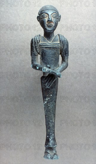 FIGURA FEMENINA PROCEDENTE DE COLLADO DE LOS JARDINES-SANTA ELENA (JAEN)
MADRID, MUSEO ARQUEOLOGICO NACIONAL
MADRID
