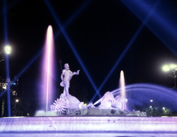 MENA JUAN PASCUAL DE 1707/1784
FUENTE DE NEPTUNO ILUMINADA CON MOTIVO DE LA BODA DE FELIPE DE BORBON Y LETIZIA ORTIZ - MAYO 2004
MADRID, PLAZA DE CANOVAS DEL CASTILLO
MADRID