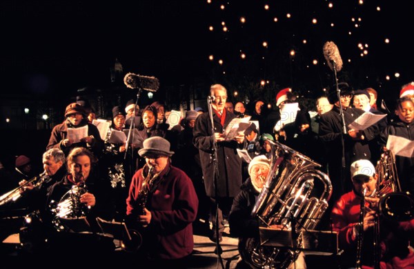 Chants de Noël à Trafalgar Square, à Londres