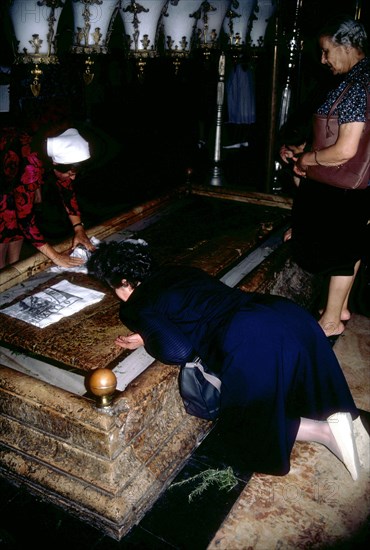 Pilgrims in the church of the Holy Sepulchre