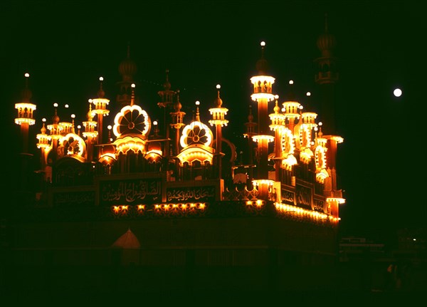 Première mosquée à Abou Dhabi, Majid Kisru