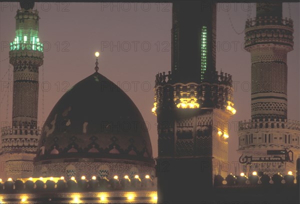 Kuwait Mosque lit up for Eid el Fitr festival