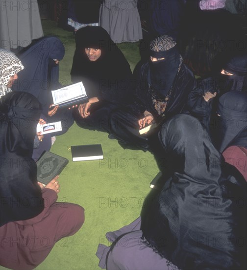 Bangladeshi Muslim women studying the Quran in East LOndon Mosque