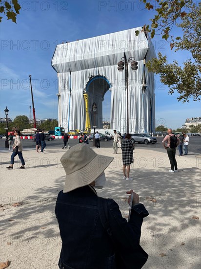 Emballage de l'Arc de Triomphe de l'Etoile par Christo