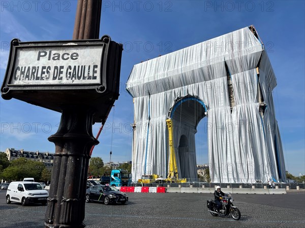 Emballage de l'Arc de Triomphe de l'Etoile par Christo