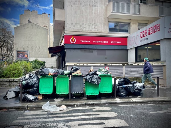 Rubbish bins in Paris (March 2023)