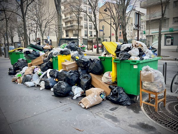 Poubelles à Paris (mars 2023)