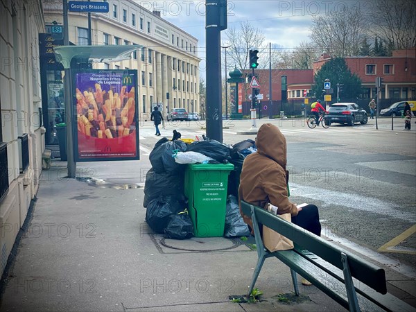 Rubbish bins in Paris (March 2023)