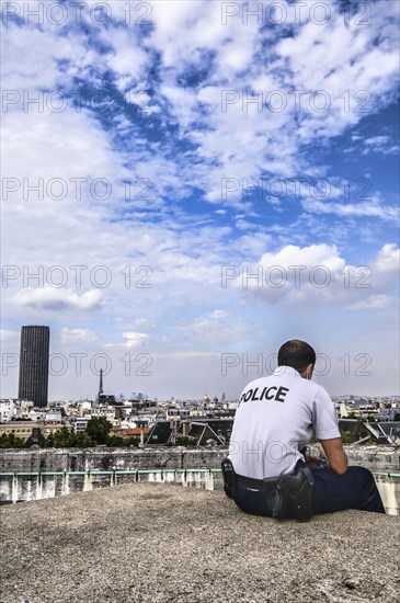 Policier en intervention