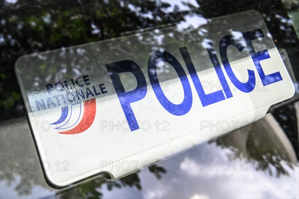 Véhicule de la police nationale