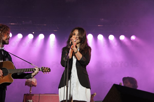 Camelia Jordana and Julien Doré, 2009