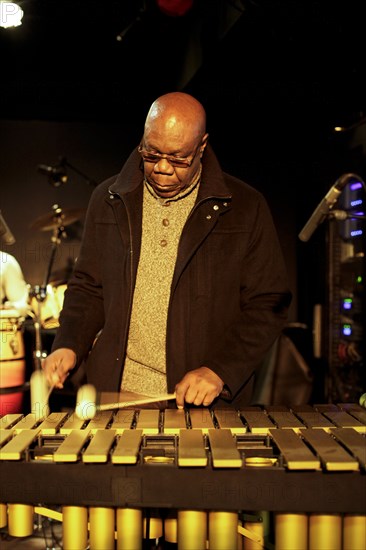 Manu Dibango en répétition, 2011